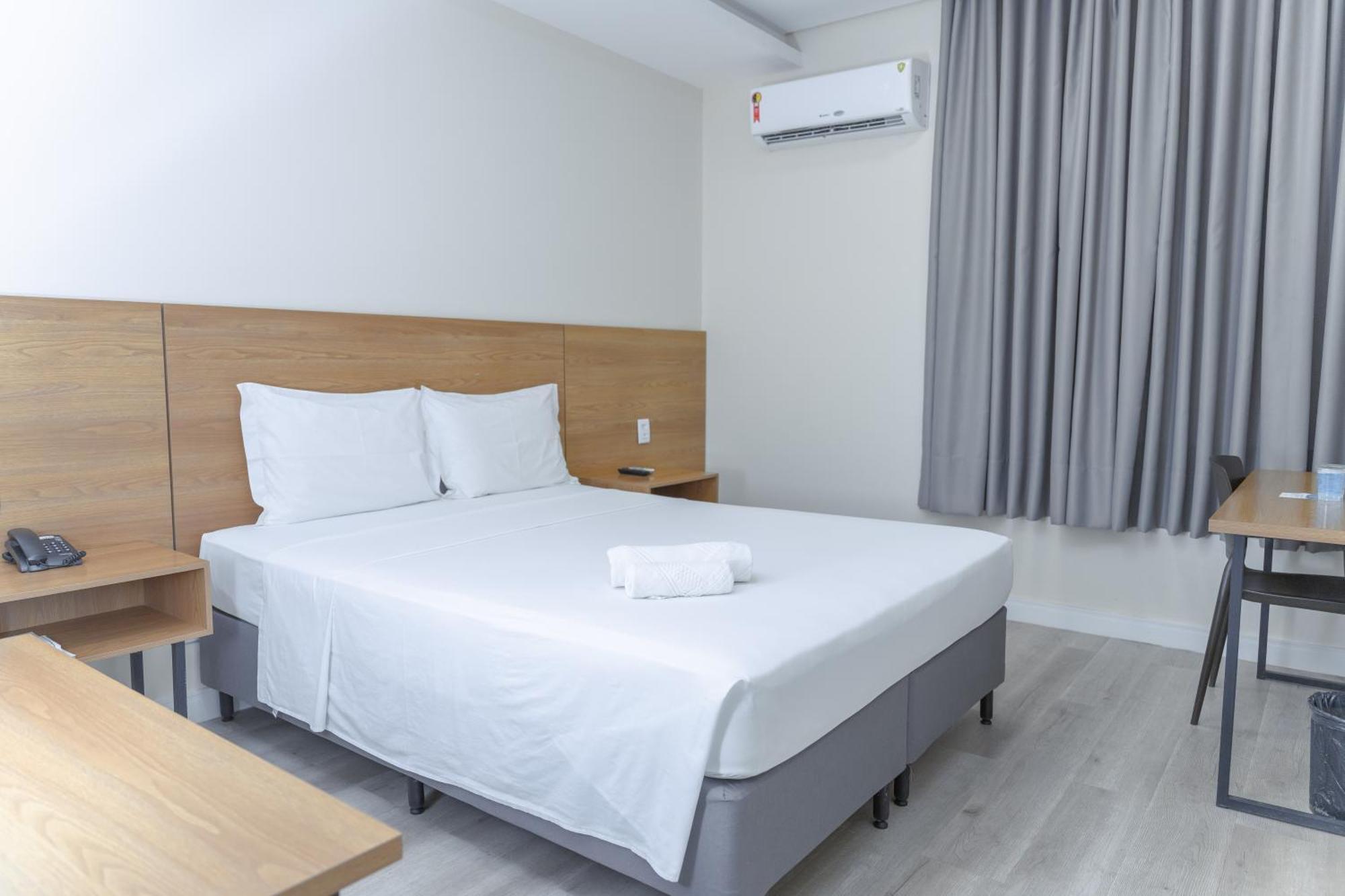 Hotel Equinocios Executive Barcarena Kültér fotó